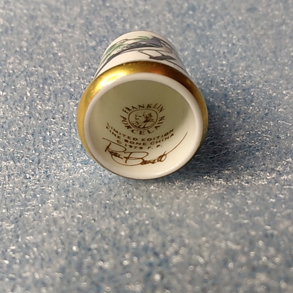 Franklin Porcelain 1979 Thimble Birds Flowers Blue Jay Cyanocitta Cristats - Picture 4 of 4